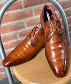 Magnanni 11970 veterschoen met bijzondere details Maat 42., Ophalen of Verzenden, Zo goed als nieuw, Bruin