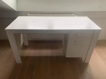 Houten Bureau - 140x59x74 cm beschikbaar voor biedingen