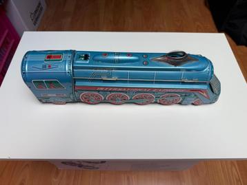 Oude blikken International Express Locomotive MF-804 beschikbaar voor biedingen