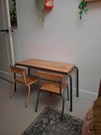 Kidsdepot bureau en 2 stoeltjes grijs en zalm, Kinderen en Baby's, Kinderkamer | Tafels en Stoelen, Ophalen, Gebruikt, Tafel(s) en Stoel(en)