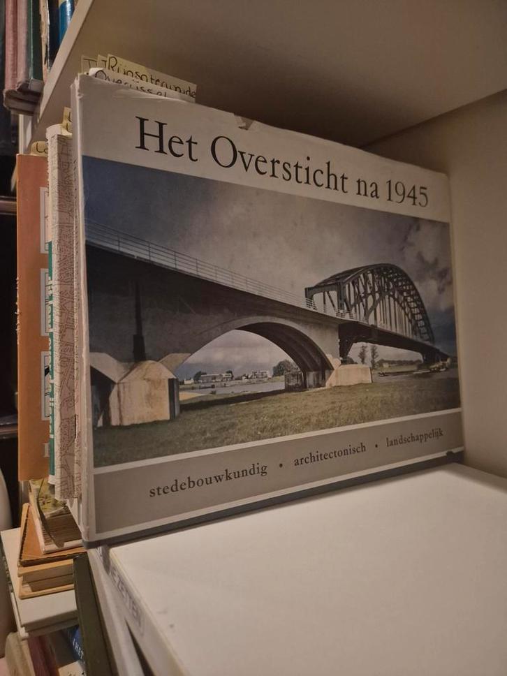 Het Oversticht na 1945 - Architectuur en Landschap, Boeken, Kunst en Cultuur | Architectuur, Gelezen, Architectuur algemeen, Ophalen of Verzenden