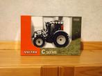 UH Universal Hobbies Valtra C Serie Koe Metalic UH2626, Ophalen of Verzenden, Nieuw, Tractor of Landbouw, Universal Hobbies