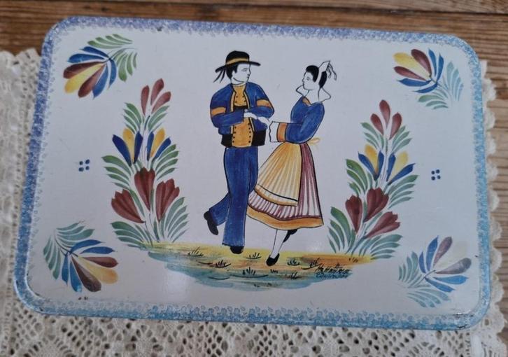 Frans Massilly blik, dansend paar, Quimper, HB Henriot, Verzamelen, Blikken, Gebruikt, Koek(jes), Overige merken, Ophalen of Verzenden