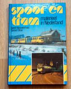 Spoor en Tram materieel in Nederland 1982., Verzamelen, Spoorwegen en Tramwegen, Ophalen of Verzenden, Zo goed als nieuw, Trein