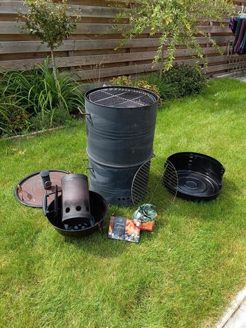 Mega complete olievat houtskool barbecue beschikbaar voor biedingen