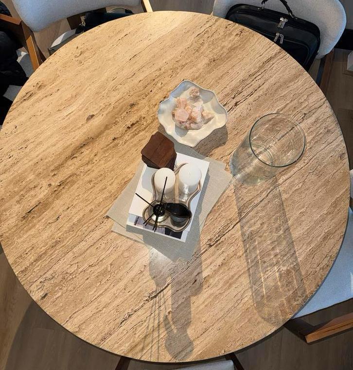 Aikin Travertin Eettafel - 130x130, Huis en Inrichting, Tafels | Eettafels, Gebruikt, 100 tot 150 cm, Vijf personen of meer, Rond