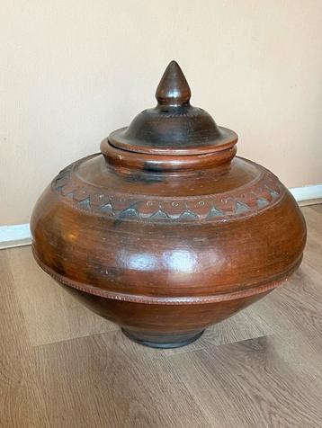 Indonesische Waterpot beschikbaar voor biedingen