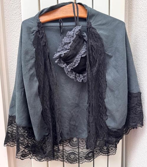 Grijs met zwarte kant “oude wijven” poncho met buideltasje, Kleding | Dames, Carnavalskleding en Feestkleding, Gedragen, Kleding