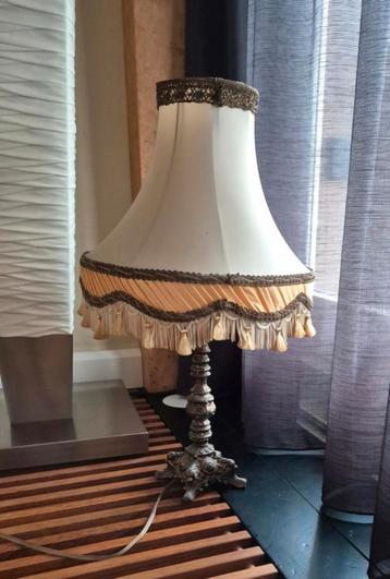 Vintage Tafellamp met Stoffen Kap beschikbaar voor biedingen