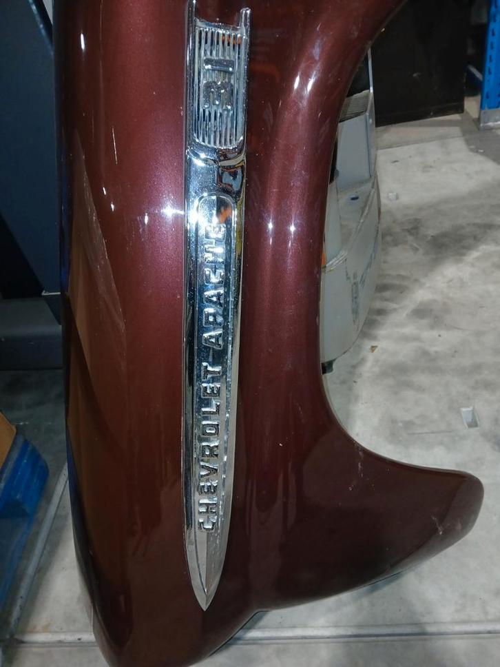 Te koop 2 x embleem + schermen/motorkap/gas tank apache, Auto-onderdelen, Overige Auto-onderdelen, Amerikaanse onderdelen, Oldtimer onderdelen