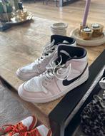 Air Jordan 1 Mid Barely Rose, Overige kleuren, Ophalen of Verzenden, Sneakers of Gympen, Gedragen