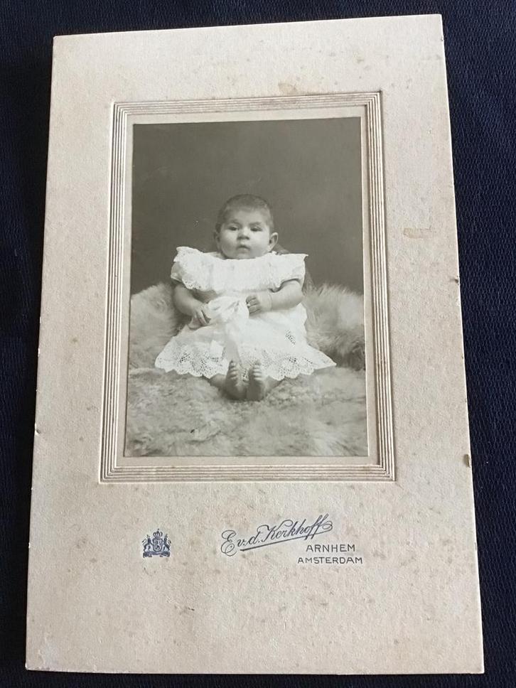 Kabinetfoto, Kind, E. v.d. Kerkhoff, Arnhem, Antieke foto, Verzamelen, Foto's en Prenten, Gebruikt, Foto, Kind, Voor 1940, Ophalen of Verzenden