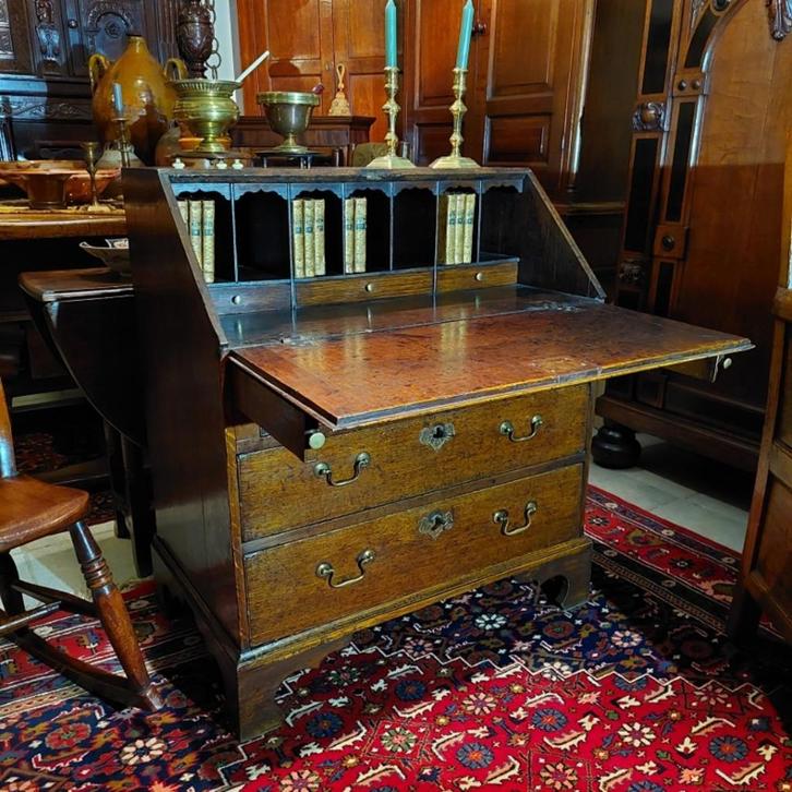 Klein Engels 18e eeuws secretaire bureau., Antiek en Kunst, Antiek | Overige Antiek, Ophalen
