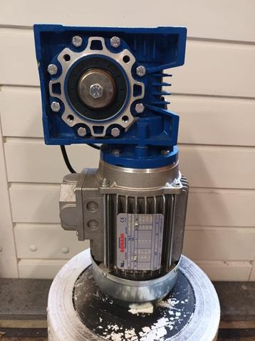 elektromotor met vertraging / reductie / reductor beschikbaar voor biedingen