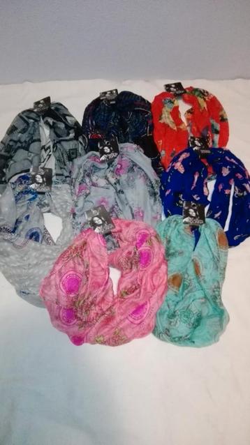 Kleine party NIEUWE scarfs/sjaals. beschikbaar voor biedingen
