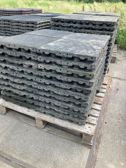 76 zwarte vochtdoorlatende rubberen tegels 50x50x7cm, Dieren en Toebehoren, Stalling en Weidegang