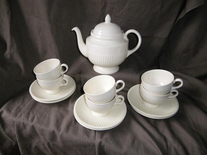 Wedgwood EDME Theepot met 6 kop en schotels Ø 8 cm, Huis en Inrichting, Keuken | Servies, Zo goed als nieuw, Wedgwood, Aardewerk