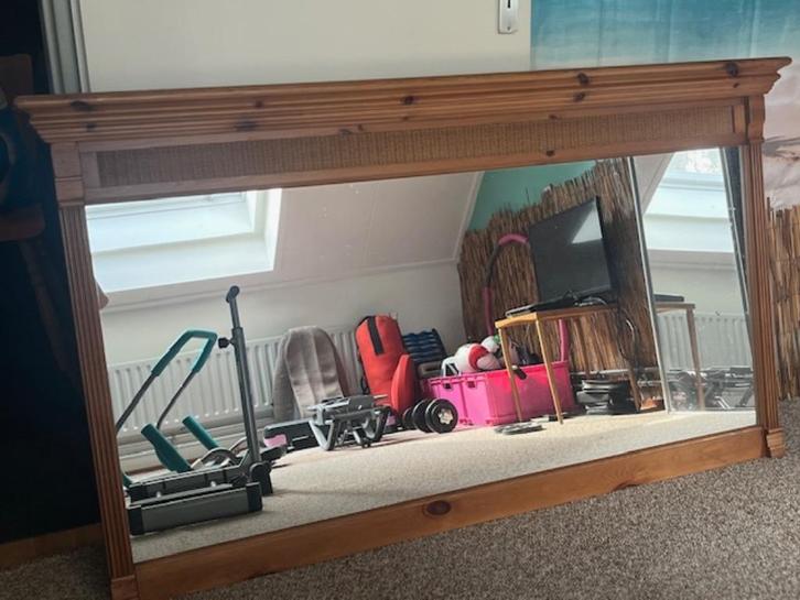grote (grenen) houten spiegel met rotan, Huis en Inrichting, Woonaccessoires | Spiegels, Zo goed als nieuw, 125 cm of meer, Minder dan 100 cm