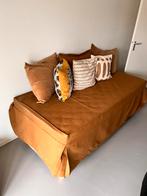 Single bed with mattress, Huis en Inrichting, Slaapkamer | Bedden, Ophalen, Tweepersoons, Hout, 200 cm