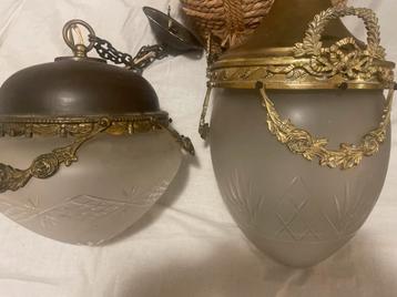 Twee Vintage Lampen met Glas en Metalen Details beschikbaar voor biedingen