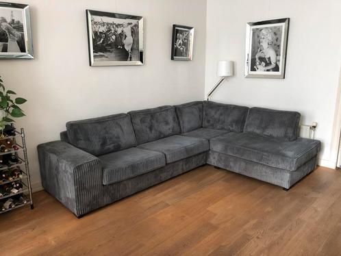 Trendy grijze hoekbank Pomasi met diepe zit, Huis en Inrichting, Banken | Complete zithoeken, Zo goed als nieuw, Stof, Ophalen