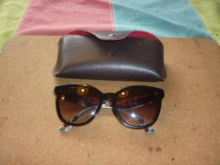 De Dolce & Gabbana DG 4190 dameszonnebril in etui erg mooi, Sieraden, Tassen en Uiterlijk, Zonnebrillen en Brillen | Dames, Zo goed als nieuw