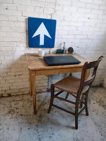 Brocante grenen kleine eet of werktafel bijzettafel tafel  beschikbaar voor biedingen