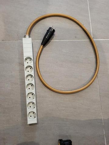 van den Hul Mainstream ac power block beschikbaar voor biedingen