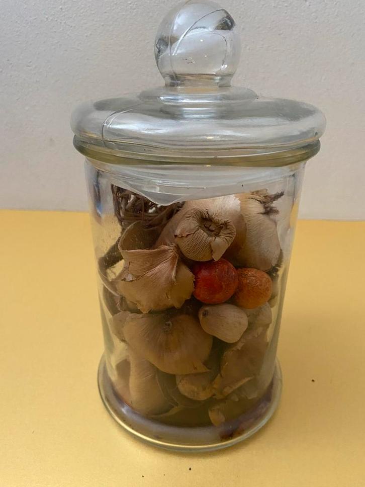 Vintage glazen voorraadpot met potpourri, Huis en Inrichting, Keuken | Keukenbenodigdheden, Zo goed als nieuw, Ophalen of Verzenden
