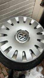 Winterbanden en wieldoppen 215/60r16, Auto diversen, Wieldoppen, Ophalen of Verzenden, Zo goed als nieuw