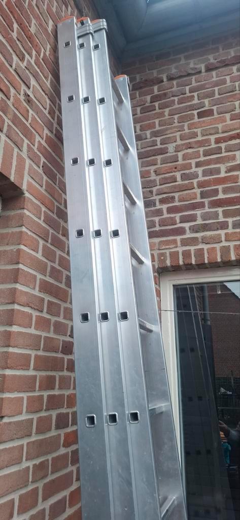 Uitschuifbare ladder - Zo goed als nieuw!, Doe-het-zelf en Verbouw, Ladders en Trappen, Zo goed als nieuw, Ladder, 4 meter of meer