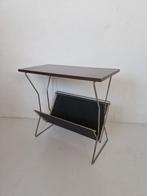 Jaren 60 pallisander fineer magazine rack bijzettafel. , Huis en Inrichting, Woonaccessoires | Krantenbakken en Lectuurbakken