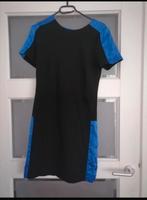 Zwarte Sandro jurk met blauwe accenten - Maat S, Kleding | Dames, Jurken, Zwart, Ophalen of Verzenden, Zo goed als nieuw, Maat 36 (S)