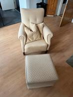 Klassieke oorfauteuil (vleugelstoel) met hocker, Ophalen, Klassiek, 75 tot 100 cm, Zo goed als nieuw