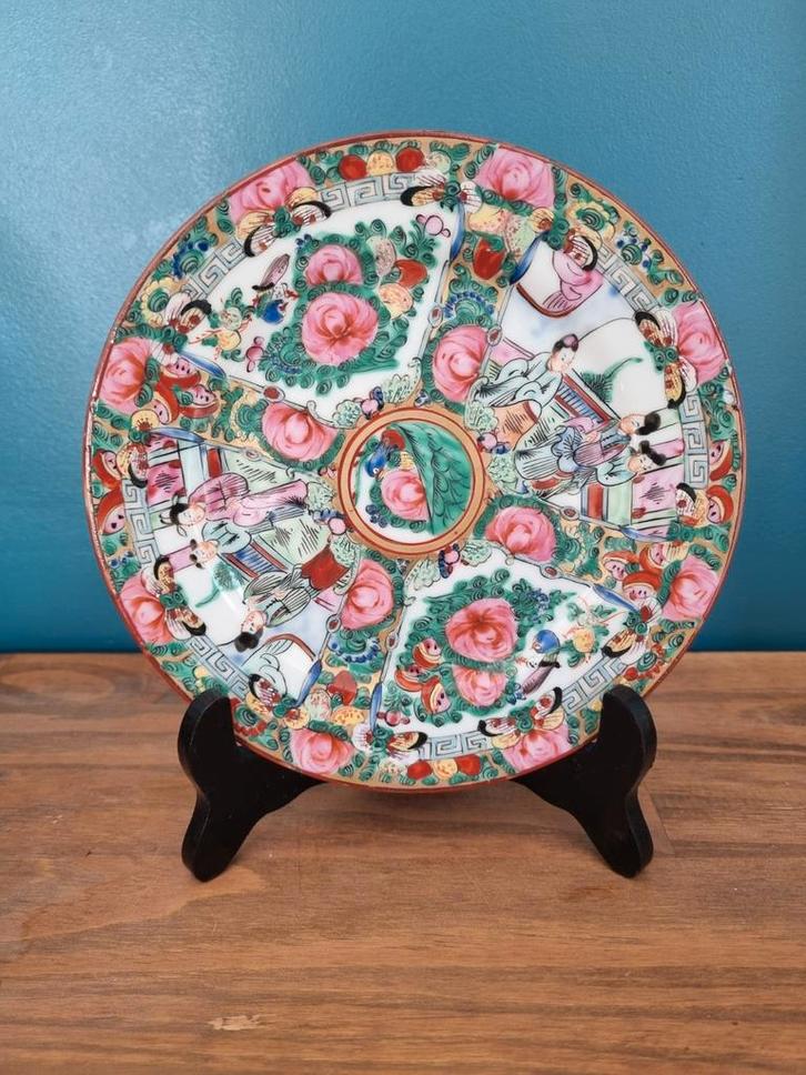 Decoratief Mille Fleur Bord, Antiek en Kunst, Antiek | Schalen, Ophalen of Verzenden