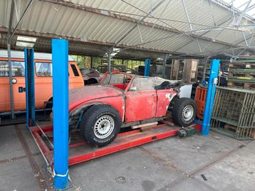 4 koloms hefbrug met vlakke rijplaten 4 ton hefvermogen  beschikbaar voor biedingen