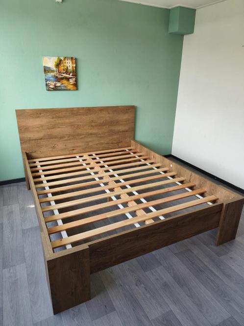 Vedde Bedframe met lattenbodem- Wild Eiken - 160x200, Huis en Inrichting, Slaapkamer | Bedden, Zo goed als nieuw, Tweepersoons