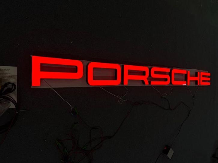 Porsche lichtbak 4 meter, Verzamelen, Merken en Reclamevoorwerpen, Nieuw, Lichtbak of (neon) lamp, Ophalen