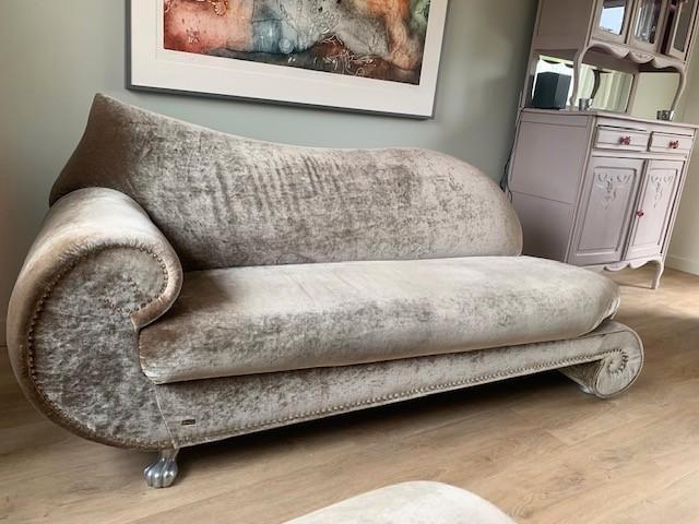 Bretz Gaudi chaise longue bank taupe kleur, Huis en Inrichting, Banken | Sofa's en Chaises Longues, Gebruikt, Vierpersoons of meer