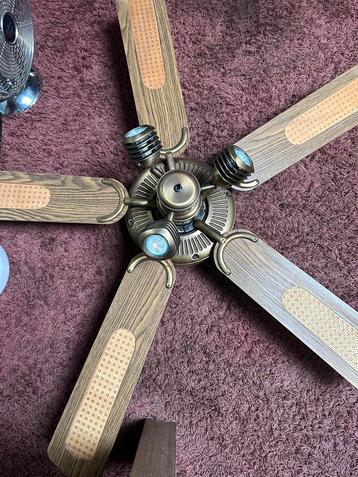 Plafond ventilator beschikbaar voor biedingen