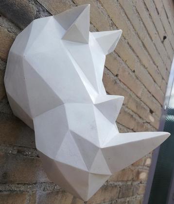 Neushoorn. Kubistische neushoorn hoofd. 30/26/16 cm. Resin.  beschikbaar voor biedingen