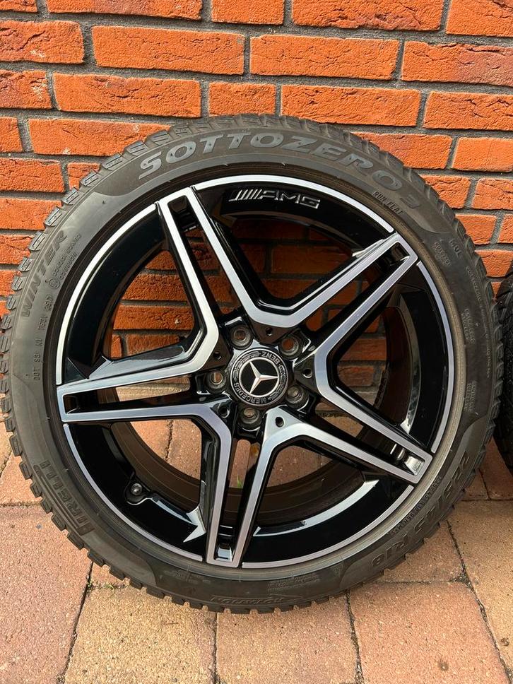 Originele set Mercedes AMG Velgen met Winterbanden, Auto-onderdelen, Banden en Velgen, Banden en Velgen, Winterbanden, 18 inch