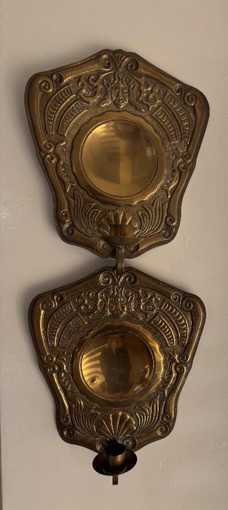 Antieke gedecoreerde messing kandelaars wandblakers, set., Antiek en Kunst, Antiek | Kandelaars, Koper of Brons, Ophalen of Verzenden