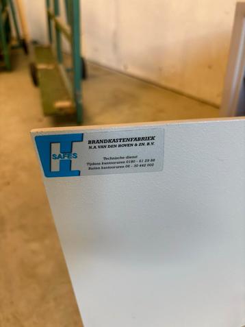 2 Kluizen 60x60x60cm - Zo Goed Als Nieuw beschikbaar voor biedingen