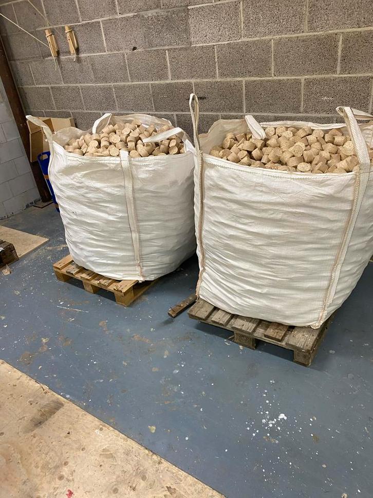 Bigbag houtbriketten voor haard/kachel - Topkwaliteit!, Tuin en Terras, Haardhout, Blokken, Overige houtsoorten, 3 tot 6 m³, Ophalen