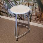 Stalen kruk met houten zitting, Ahrend, 1963, Friso Kramer, Ophalen