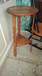 Eiken houten 3 potige bijzettafel of  planten tafel, Huis en Inrichting, Minder dan 55 cm, Gebruikt, Hout, Ophalen