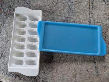 OXO ijsblokjestray / ijsblokjesvorm (t.e.a.b.) beschikbaar voor biedingen