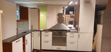 COMPLETE KEUKEN AFZUIGKAP KOOKPLAAT KOELKAST OVEN VAATWASSER beschikbaar voor biedingen