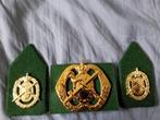 baretembleem en kraagspiegels militair geneeskundige dienst, Verzamelen, Verzenden, Landmacht, Nederland, Embleem of Badge